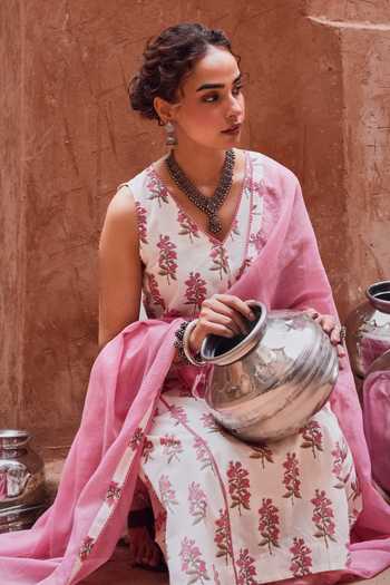 Shop_Karaj Jaipur_Off White Cotton, Kota Doria V-neck Floral Print Kurta Set 