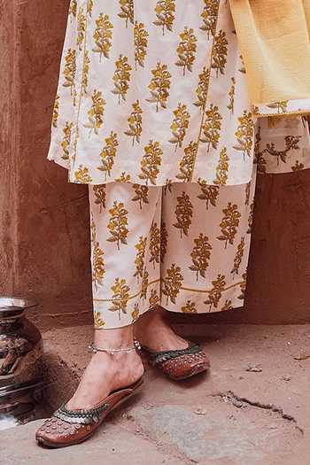 Buy Karaj Jaipur Off White Cotton, Kota Doria V-neck, Yes Floral Print Kurta Set Online at Aza Fashions Buy_Karaj Jaipur_Off White Cotton, Kota Doria V-neck, Yes Floral Print Kurta Set _Online_at_Aza_Fashions