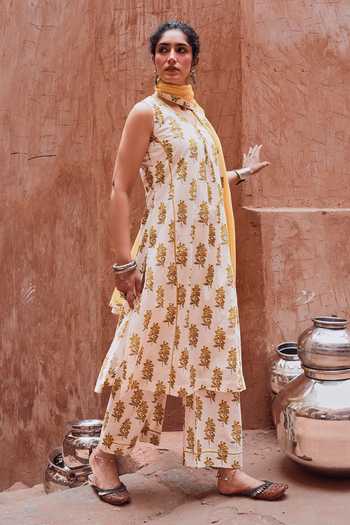 Buy Karaj Jaipur Off White Cotton, Kota Doria V-neck, Yes Floral Print Kurta Set Buy_Karaj Jaipur_Off White Cotton, Kota Doria V-neck, Yes Floral Print Kurta Set