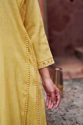 Karaj Jaipur_Yellow Cotton, Kota Doria V-neck, Yes Lace Work Kurta Set _Online_at_Aza_Fashions