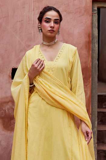 Buy_Karaj Jaipur_Yellow Cotton, Kota Doria V-neck, Yes Lace Work Kurta Set _Online_at_Aza_Fashions