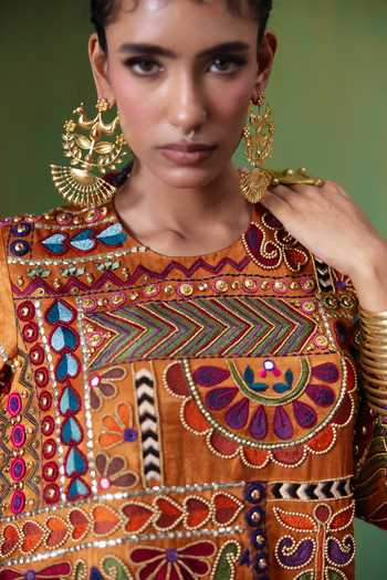 Buy Payal & Zinal Purple Round Neck, Yes Mumtaz Embroidered Kurta And Pant Set Buy_Payal & Zinal_Purple Round Neck, Yes Mumtaz Embroidered Kurta And Pant Set