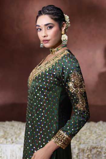 Payal & Zinal Olive Green Organza V-neck Reet Hand Embellished Kurta Set Online at Aza Fashions Payal & Zinal_Olive Green Organza V-neck Reet Hand Embellished Kurta Set _Online_at_Aza_Fashions