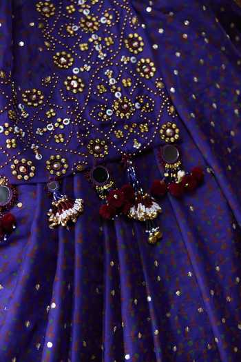 Payal & Zinal Purple Organza V-neck Mala Embroidered Lehenga Set Online at Aza Fashions Payal & Zinal_Purple Organza V-neck Mala Embroidered Lehenga Set _Online_at_Aza_Fashions