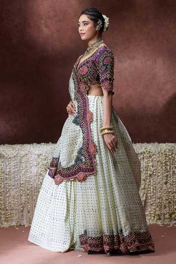 Buy Payal & Zinal Off White Organza, Satin Sweetheart Neck Indrani Embroidered Blouse Set Online at Aza Fashions Buy_Payal & Zinal_Off White Organza, Satin Sweetheart Neck Indrani Embroidered Blouse Set _Online_at_Aza_Fashions