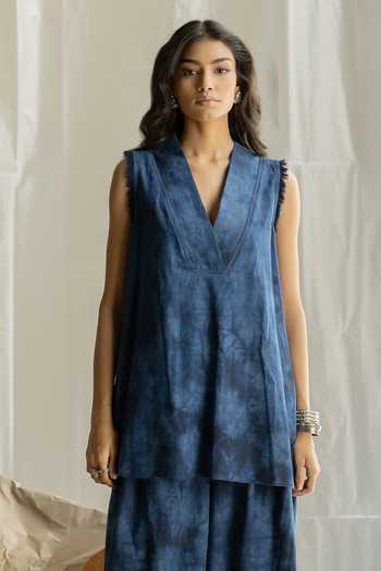 Pooja-Keyur_Blue Denim V-neck Tie-dye Top And Salwar Set _Online_at_Aza_Fashions