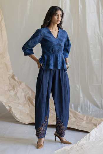 Shop Pooja-Keyur Blue Denim V-neck Tie-dye Top Online at Aza Fashions Shop_Pooja-Keyur_Blue Denim V-neck Tie-dye Top _Online_at_Aza_Fashions