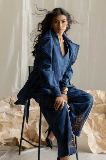 Buy Pooja-Keyur Blue Denim V-neck Tie-dye Short Trench Jacket Online at Aza Fashions Buy_Pooja-Keyur_Blue Denim V-neck Tie-dye Short Trench Jacket _Online_at_Aza_Fashions