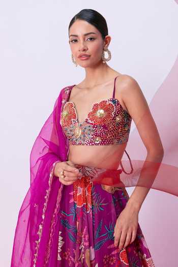 Buy_Vesture_Pink Organza Sweetheart Neck Aatrangi Floral Print Skirt Set 