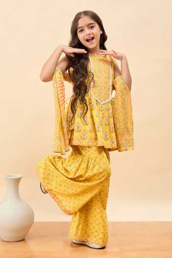 StyloBug Floral Print Kurta Set 