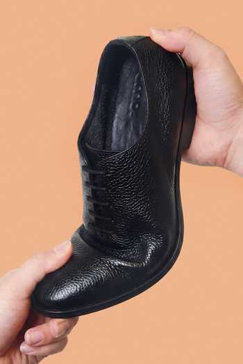 Buy Dmodot Black Nero Stride Leather Shoes Online at Aza Fashions Buy_Dmodot_Black Nero Stride Leather Shoes _Online_at_Aza_Fashions