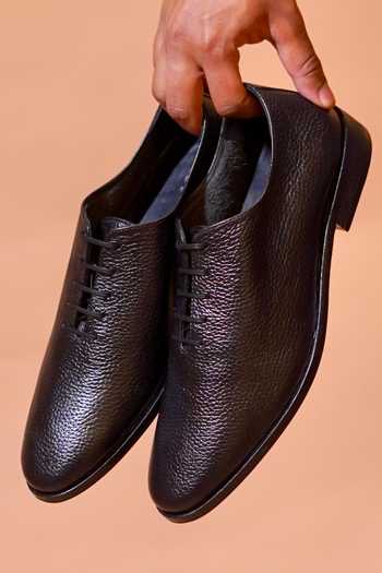 Dmodot Black Nero Stride Leather Shoes at Aza Fashions Dmodot_Black Nero Stride Leather Shoes _at_Aza_Fashions