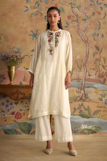 Kritika Dawar Ziya Aanar Embroidered Kurta Set 