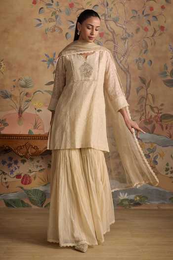 Kritika Dawar Ruh Embroidered Chanderi Kurta Set 