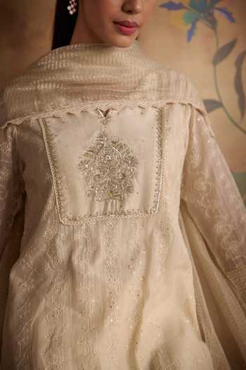Buy_Kritika Dawar_Ivory Chanderi, Organza V-neck Ruh Embroidered Kurta Set 