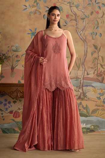 Kritika Dawar Safa Embroidered Scoop Neck Kurta & Pant Set
