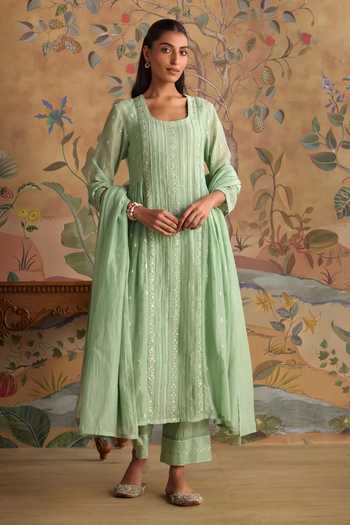 Kritika Dawar Green Chanderi, Cotton Square Neck, Yes Arohi Sequin Work Kurta Set Online at Aza Fashions Kritika Dawar_Green Chanderi, Cotton Square Neck, Yes Arohi Sequin Work Kurta Set _Online_at_Aza_Fashions