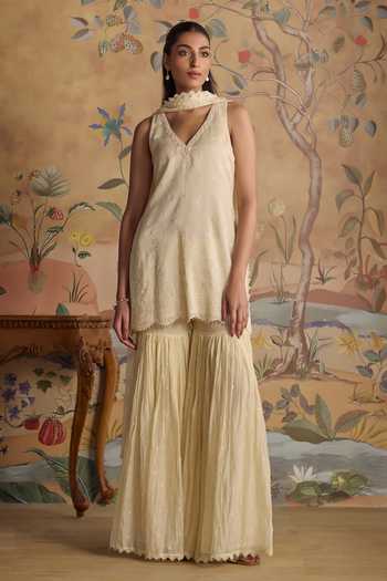 Kritika Dawar Paakiza Scalloped Short Kurta Set