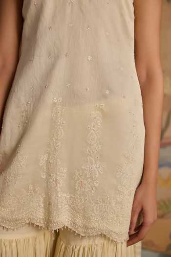 Shop Kritika Dawar Ivory Chanderi V-neck Paakiza Scalloped Short Kurta Set Online at Aza Fashions Shop_Kritika Dawar_Ivory Chanderi V-neck Paakiza Scalloped Short Kurta Set _Online_at_Aza_Fashions