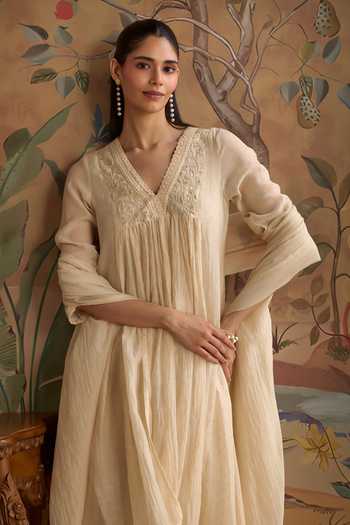 Shop Kritika Dawar Ivory Chanderi, Cotton V-neck Tahira Print Kurta Set Online at Aza Fashions Shop_Kritika Dawar_Ivory Chanderi, Cotton V-neck Tahira Print Kurta Set _Online_at_Aza_Fashions