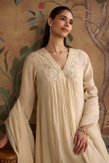 Kritika Dawar Ivory Chanderi, Cotton V-neck Tahira Print Kurta Set at Aza Fashions Kritika Dawar_Ivory Chanderi, Cotton V-neck Tahira Print Kurta Set _at_Aza_Fashions