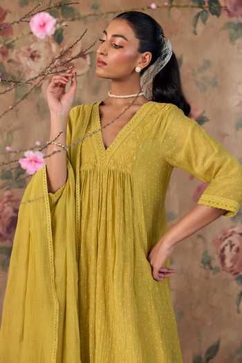 Kritika Dawar Yellow Cotton, Chanderi V-neck Tahira Print Kurta Set Online at Aza Fashions Kritika Dawar_Yellow Cotton, Chanderi V-neck Tahira Print Kurta Set _Online_at_Aza_Fashions