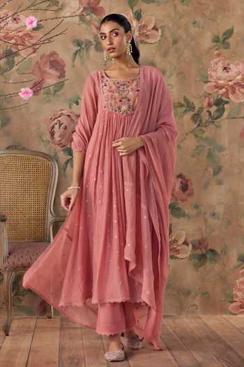 Kritika Dawar Phool Embroidered Kurta Set
