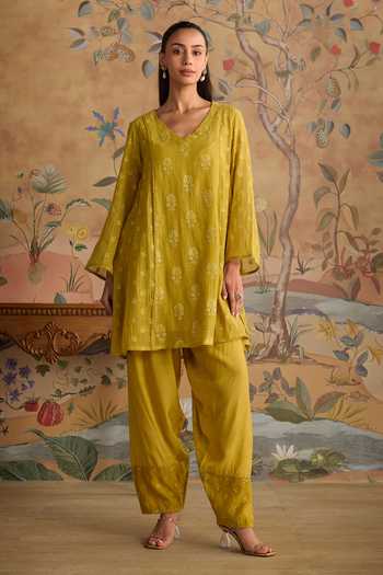 Kritika Dawar Avira Embroidered Kurta & Pant Set