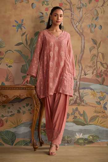 Kritika Dawar Avira Embroidered Kurta & Pant Set