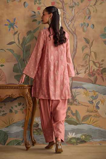 Kritika Dawar Avira Embroidered Kurta & Pant Set