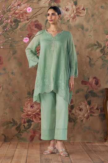 Kritika Dawar Green Chanderi, Cotton V-neck Sabeen Kurta And Pant Set at Aza Fashions Kritika Dawar_Green Chanderi, Cotton V-neck Sabeen Kurta And Pant Set _at_Aza_Fashions