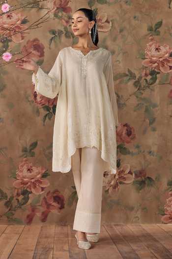 Shop Kritika Dawar Ivory Chanderi, Cotton V-neck Sabeen Kurta And Pant Set Online at Aza Fashions Shop_Kritika Dawar_Ivory Chanderi, Cotton V-neck Sabeen Kurta And Pant Set _Online_at_Aza_Fashions