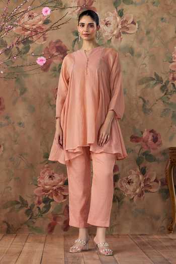 Kritika Dawar Pink Tissue Split V-neck, Yes Zaina Hand Embellished Kurta Set at Aza Fashions Kritika Dawar_Pink Tissue Split V-neck, Yes Zaina Hand Embellished Kurta Set _at_Aza_Fashions