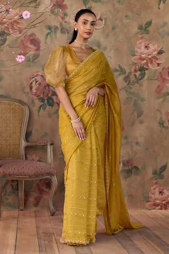 Kritika Dawar Nisa Embroidered Saree With Blouse