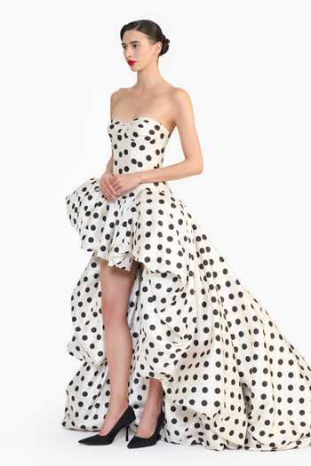 Shop Gauri & Nainika Ivory Sweetheart Neck Printed High Low Gown Online at Aza Fashions Shop_Gauri & Nainika_Ivory Sweetheart Neck Printed High Low Gown _Online_at_Aza_Fashions