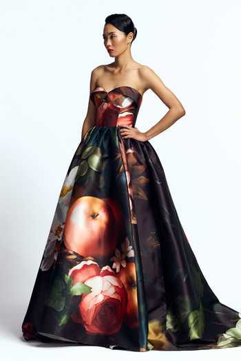 Shop_Gauri & Nainika_Black Sweetheart Neck Floral Print Draped Gown _Online_at_Aza_Fashions