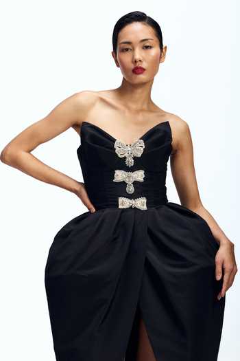 Buy_Gauri & Nainika_Black Silk Sweetheart Neck Sculpted Strapless Dress _Online_at_Aza_Fashions