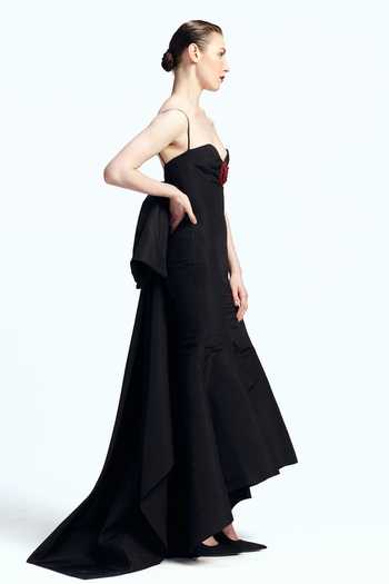 Shop Gauri & Nainika Black Silk Crystals, Fabric Flowers Sweetheart Neck Plunging V Gown Online at Aza Fashions Shop_Gauri & Nainika_Black Silk Crystals, Fabric Flowers Sweetheart Neck Plunging V Gown _Online_at_Aza_Fashions