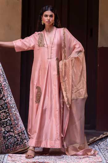 Buy Shorshe Clothing Pink Silk, Crepe, Lace V-neck Shaheen Embellished Patchwork Kurta Online at Aza Fashions Buy_Shorshe Clothing_Pink Silk, Crepe, Lace V-neck Shaheen Embellished Patchwork Kurta _Online_at_Aza_Fashions