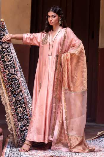 Shop Shorshe Clothing Pink Silk, Crepe, Lace V-neck Shaheen Embellished Patchwork Kurta Online at Aza Fashions Shop_Shorshe Clothing_Pink Silk, Crepe, Lace V-neck Shaheen Embellished Patchwork Kurta _Online_at_Aza_Fashions