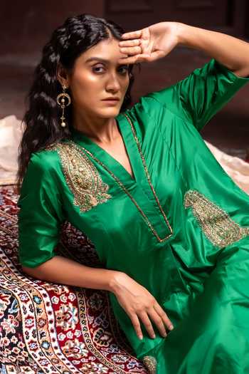 Shop Shorshe Clothing Green Silk V-neck Shaheen Patchwork Embellished Kurta Online at Aza Fashions Shop_Shorshe Clothing_Green Silk V-neck Shaheen Patchwork Embellished Kurta _Online_at_Aza_Fashions