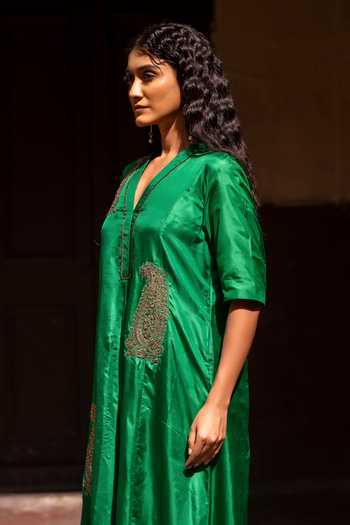 Shorshe Clothing Green Silk V-neck Shaheen Patchwork Embellished Kurta at Aza Fashions Shorshe Clothing_Green Silk V-neck Shaheen Patchwork Embellished Kurta _at_Aza_Fashions