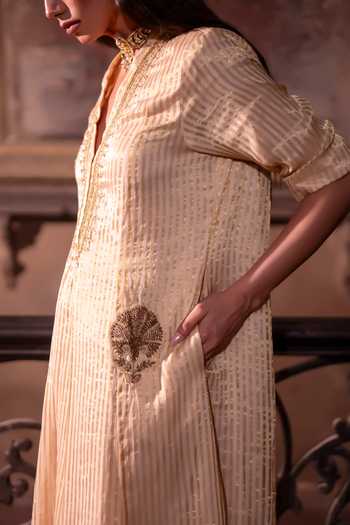 Shorshe Clothing Ivory Tissue Split V-neck Shaheen Embellished Patchwork Striped Kurta Online at Aza Fashions Shorshe Clothing_Ivory Tissue Split V-neck Shaheen Embellished Patchwork Striped Kurta _Online_at_Aza_Fashions