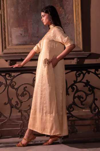 Buy Shorshe Clothing Ivory Tissue Split V-neck Shaheen Embellished Patchwork Striped Kurta Online at Aza Fashions Buy_Shorshe Clothing_Ivory Tissue Split V-neck Shaheen Embellished Patchwork Striped Kurta _Online_at_Aza_Fashions