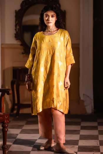 Shorshe Clothing Shahi Kurta With Dusty Pink Cigarette Pant