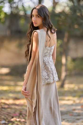Dash And Dot Pleated Pre-Draped Saree 