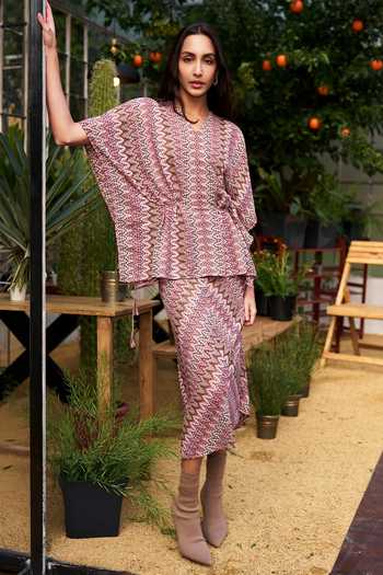 Buy_Dash And Dot_Multi Color Polyester V-neck Chevron Knit Pattern Kaftan And Skirt Set 