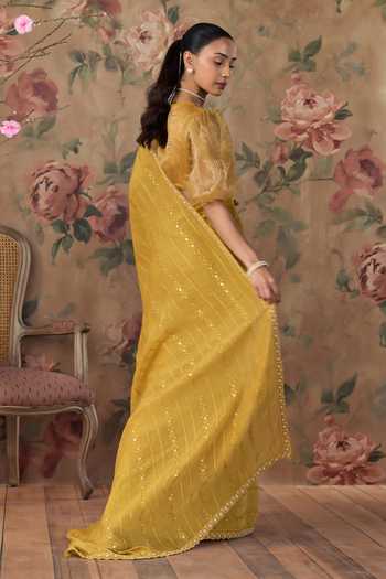 Kritika Dawar Nisa Embroidered Saree With Blouse