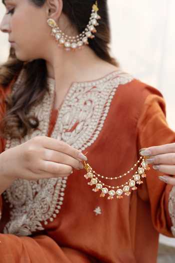 Buy Do Taara Gold Plated Kundan And Pearls Kaanchain Earrings Online at Aza Fashions Buy_Do Taara_Gold Plated Kundan And Pearls Kaanchain Earrings _Online_at_Aza_Fashions