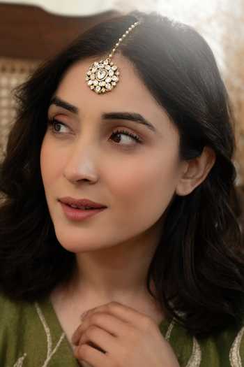Do Taara Floral Polki Embellished Maang Tikka